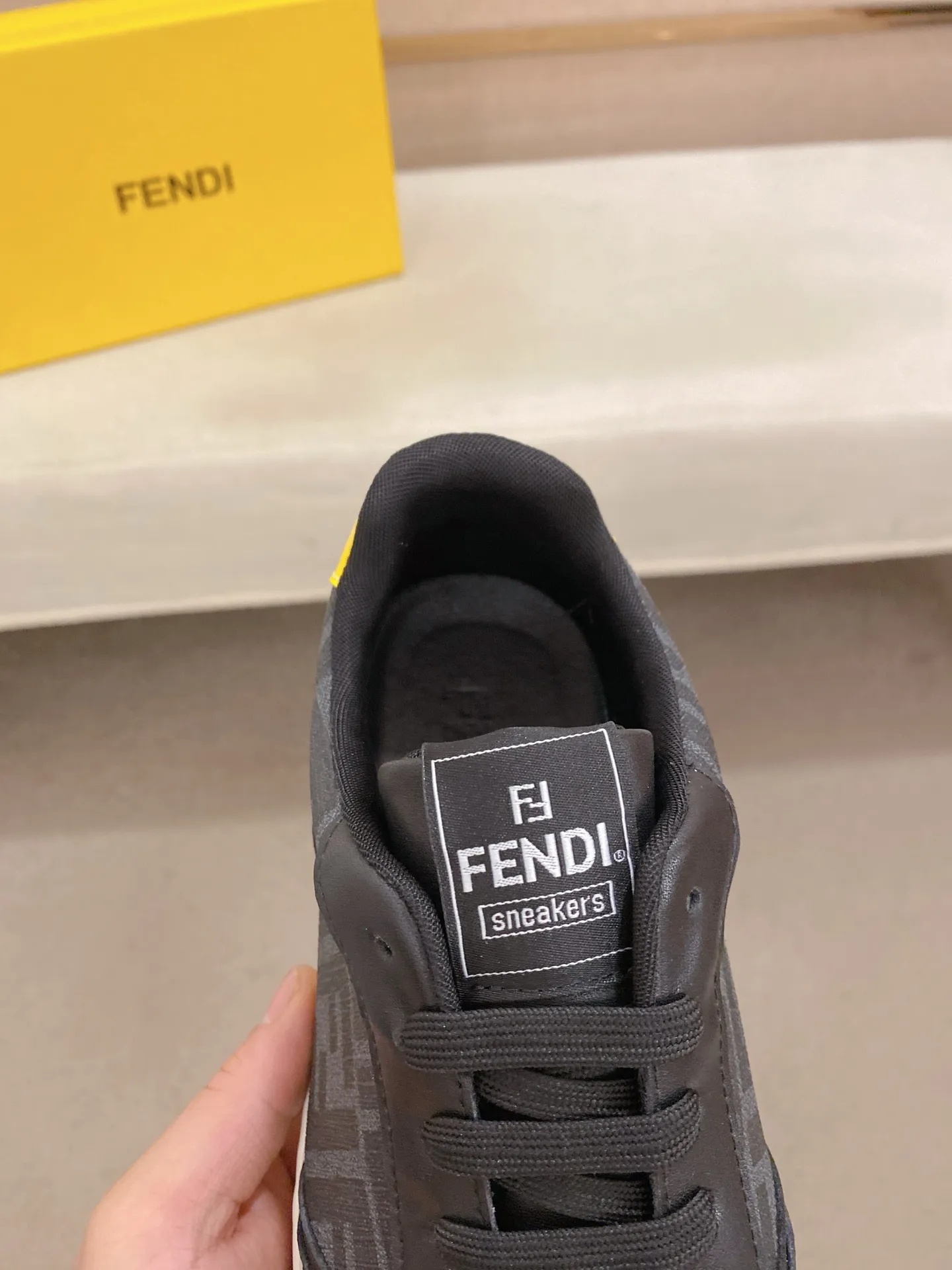 Men's shoes 💰 420💰 (FENDI) New style 👊🏻 upper 🇮🇹 imported cowhide fabric 🇩🇪 lining imported sheepskin lining. The original outsole is molded to highlight the identity of every man, and the upper foot is stable and stable🚶🏻🚶🏻The high-end custom counters reproduce the original version📯No matter the wind or rain, the shoe last remains unchanged and can withstand the verification of time🔍️,🔵 Size: 38-44 (45 is custom-made and cannot be returned or exchanged